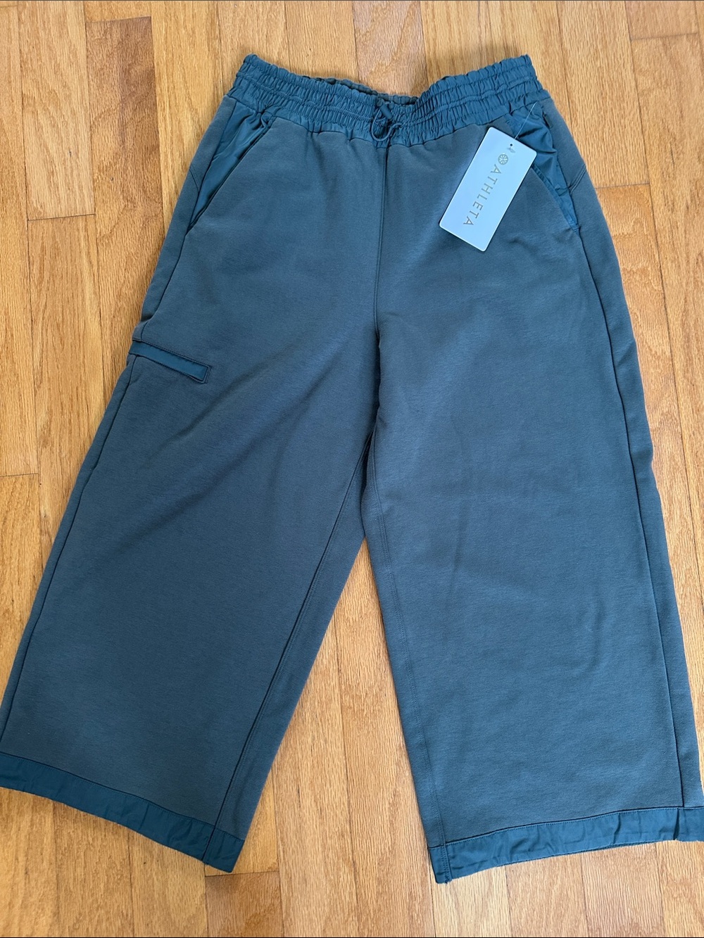 Athleta Wide-Leg Cropped Sweatpants - military green.